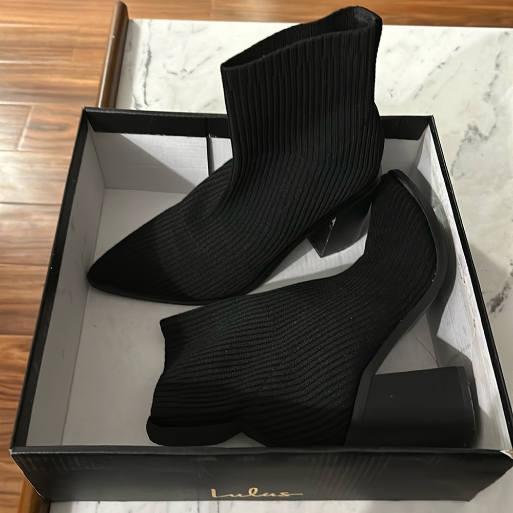 Iulus boots size 6